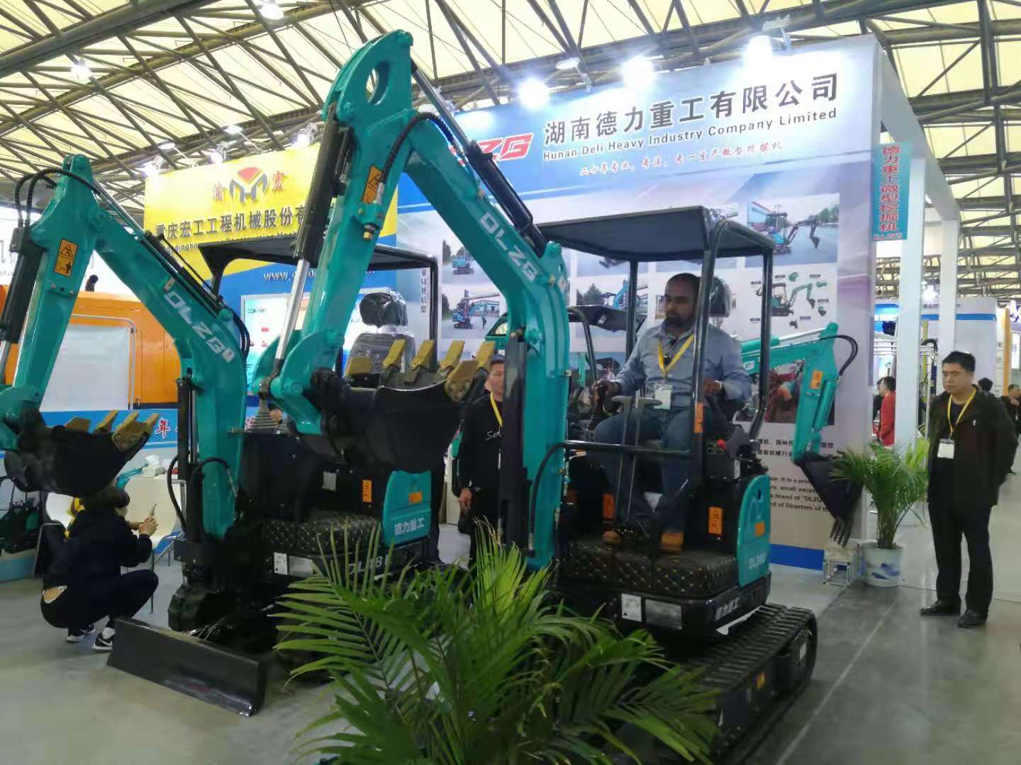 微小型挖掘機，微型挖掘機